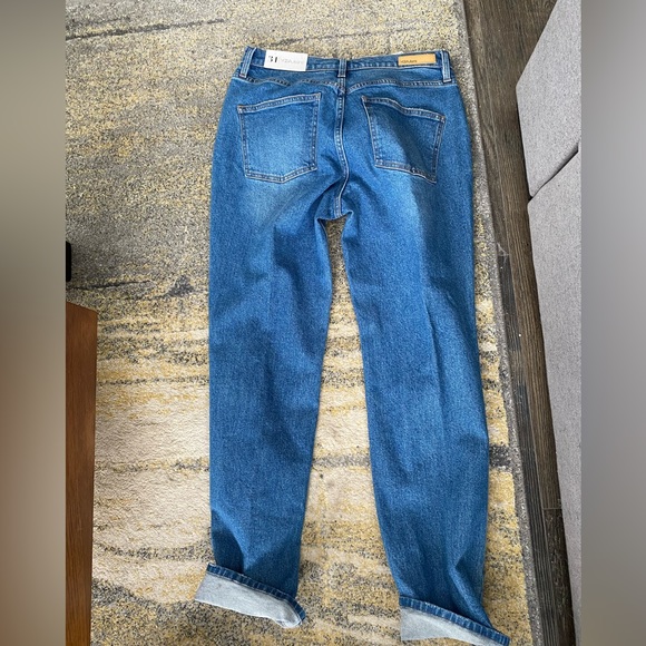 Yoga Jeans- Size 31 waist Brand New With Tags - Picture 2 of 3